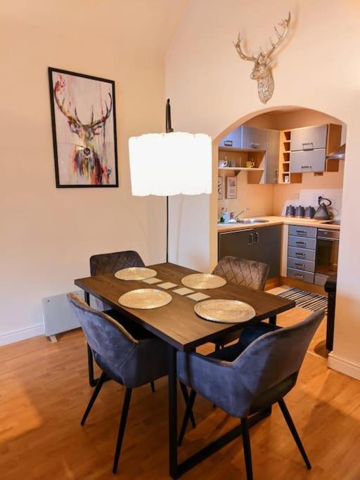 Cosy Central Modern Apartment Нантвич Экстерьер фото