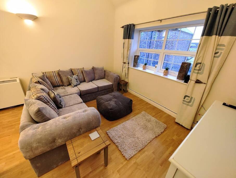 Cosy Central Modern Apartment Нантвич Экстерьер фото