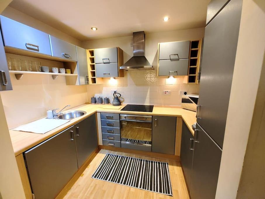 Cosy Central Modern Apartment Нантвич Экстерьер фото