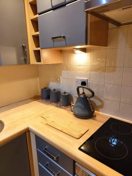 Cosy Central Modern Apartment Нантвич Экстерьер фото