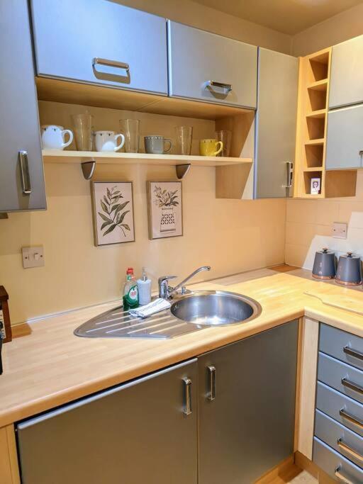 Cosy Central Modern Apartment Нантвич Экстерьер фото