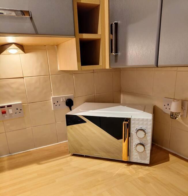 Cosy Central Modern Apartment Нантвич Экстерьер фото