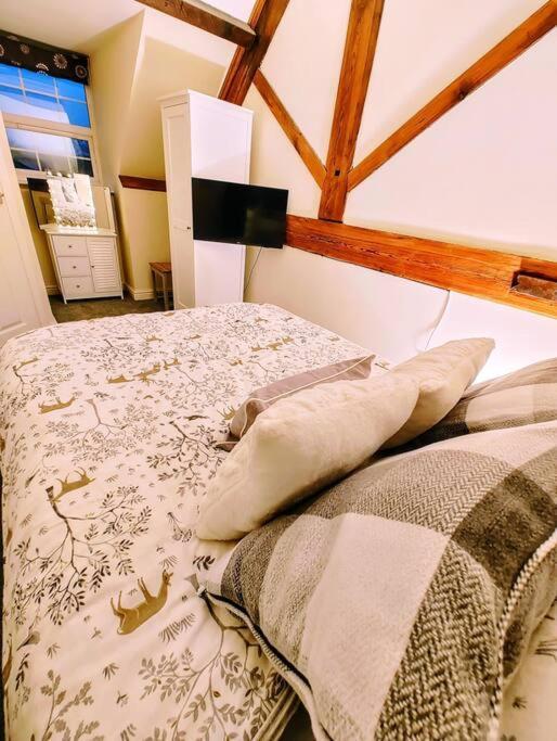 Cosy Central Modern Apartment Нантвич Экстерьер фото