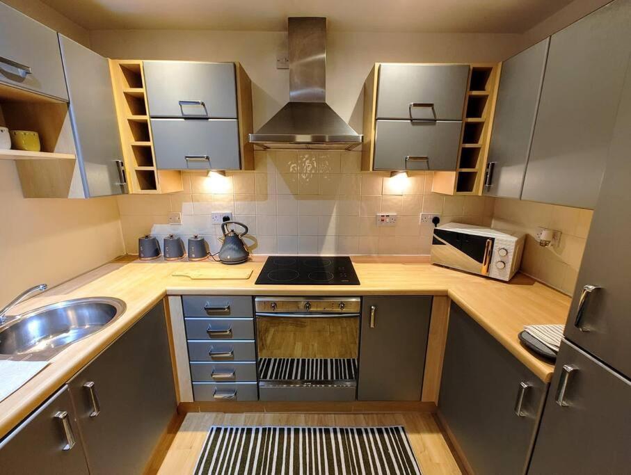 Cosy Central Modern Apartment Нантвич Экстерьер фото
