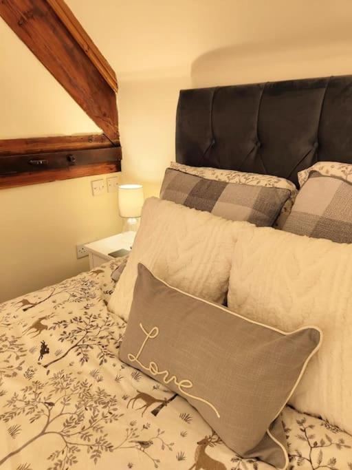 Cosy Central Modern Apartment Нантвич Экстерьер фото