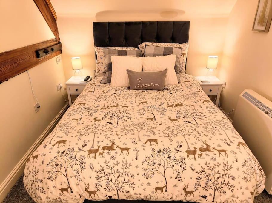Cosy Central Modern Apartment Нантвич Экстерьер фото