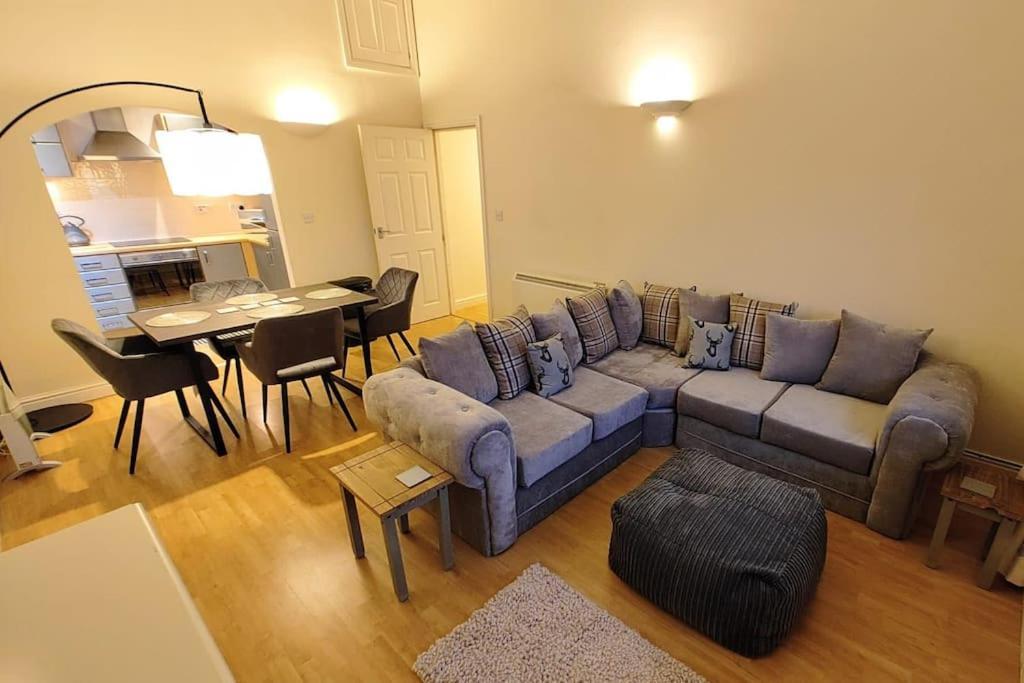 Cosy Central Modern Apartment Нантвич Экстерьер фото